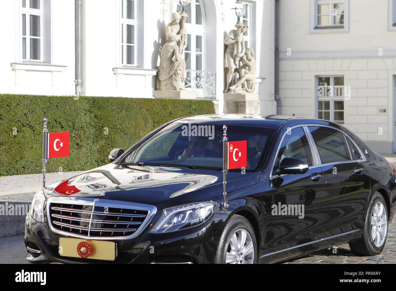 Berlino, Germania. 28 Sep, 2018. Il Presidente federale Frank-Walter Steinmeier accoglie Berlino: Presidente turco Recep Tayyip Erdogan a Schloss Bellevue nel quartiere Tiergarten. Credito: Simone Kuhlmey/Pacific Press/Alamy Live News Foto Stock