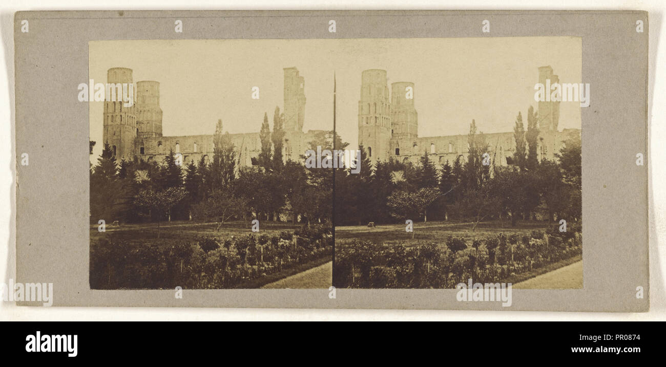 Cattedrale in rovina, eventualmente tedesco; Tedesco; circa 1870; albume silver stampa Foto Stock
