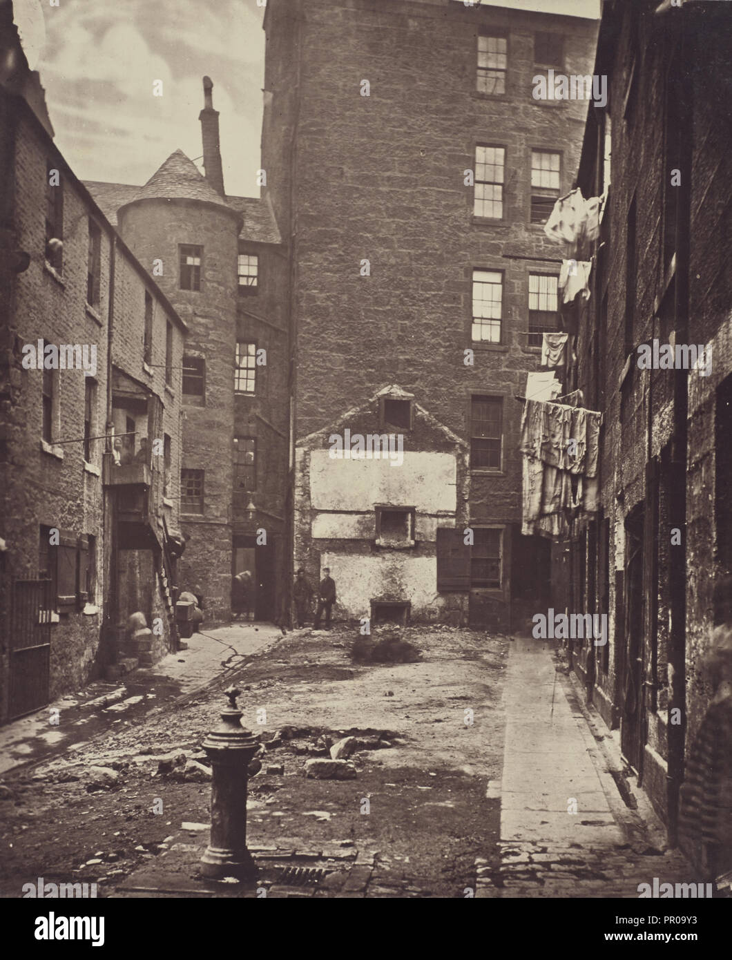 Chiude, n. 97 e 103 Saltmarket; Thomas Annan, Scozzese,1829 - 1887, Glasgow, Scozia; negativa 1868 - 1871; stampa 1877 Foto Stock