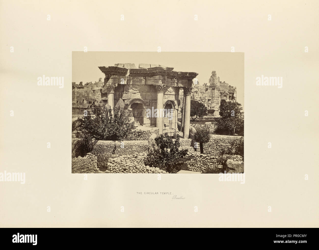 Il tempio circolare, Baalbec; Francis Frith, inglese, 1822 - 1898, Baalbeck, Libano; 1858; albume silver stampa Foto Stock