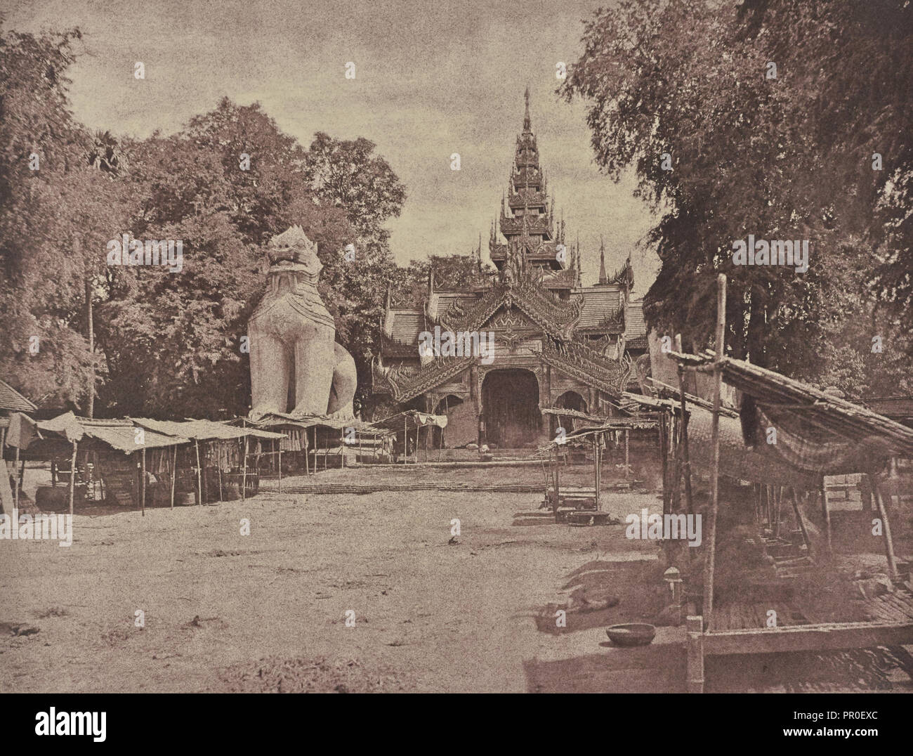 No. 78. Amerapoora. Ingresso della Pagoda Aracan; Capt. Linnaeus trippa, inglese, 1822 - 1902, Calcutta, India; 1855; salati Foto Stock
