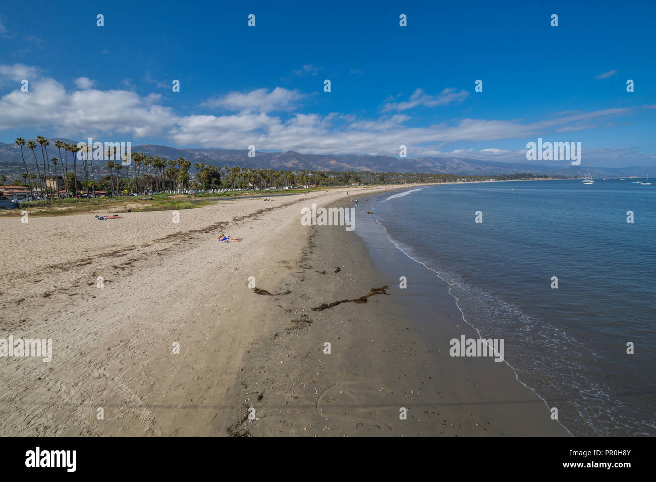 Vista della spiaggia da Stearns Wharf, Santa Barbara, Santa Barbara County, California, Stati Uniti d'America, America del Nord Foto Stock