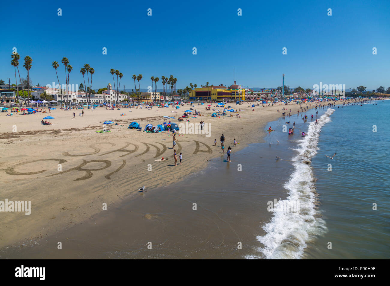 Vista della spiaggia principale dal pontile comunale, Sant Cruz, California, Stati Uniti d'America, America del Nord Foto Stock