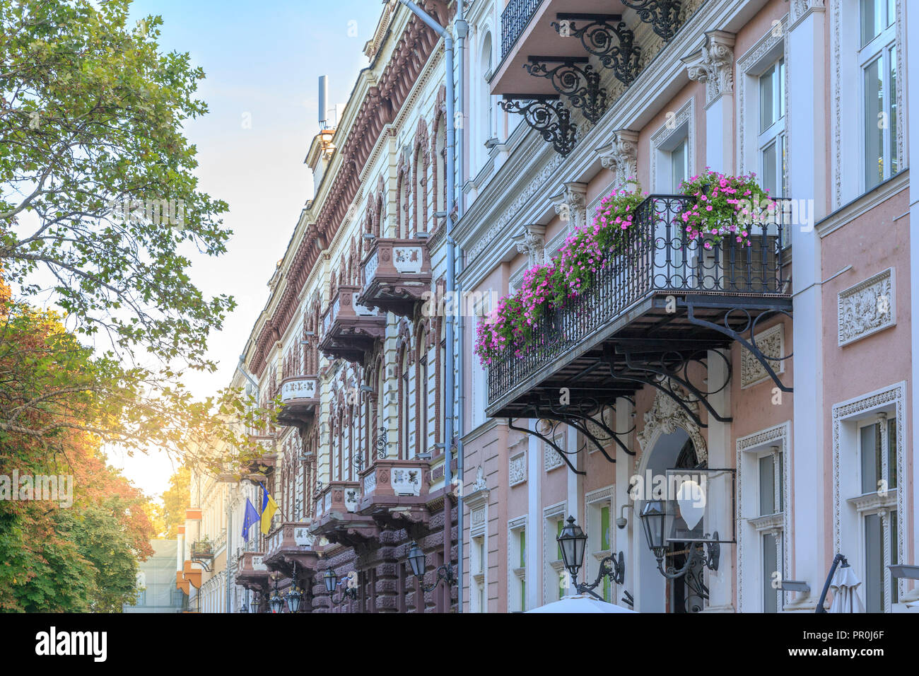 Edifici storici di Primorsky boulevard a Odessa, Ucraina Foto Stock