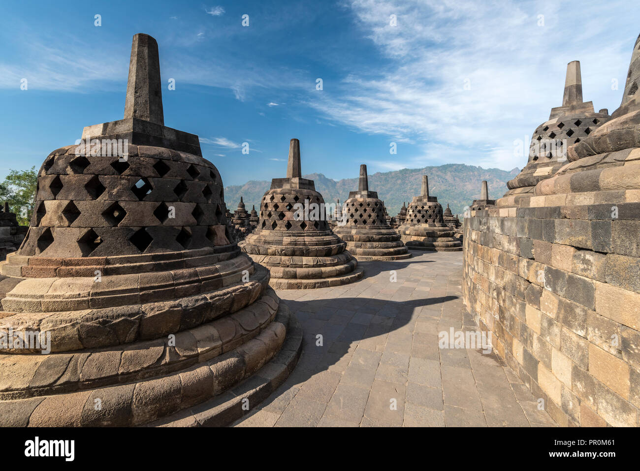 Statua del Buddha, Candi tempio Buddhista di Borobudur e a Muntilan, Java, Indonesia Foto Stock