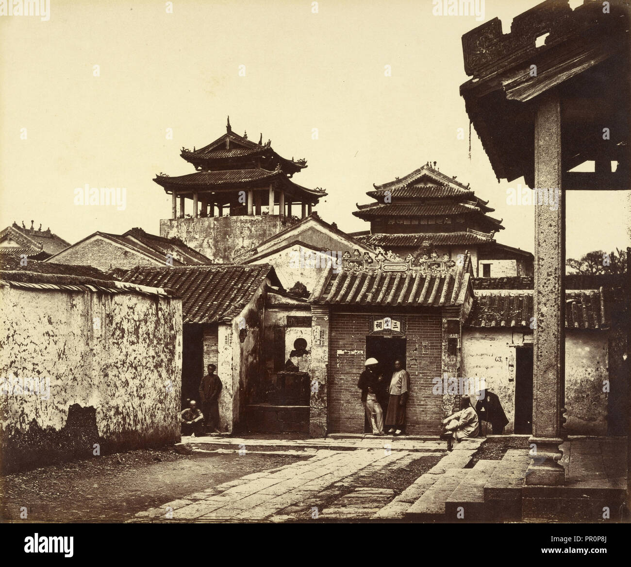 Cinque Genii tempio, dal nome Hui Tuh Kung, Canton, Cina; Felice Beato, 1832 - 1909, Henry Hering Foto Stock