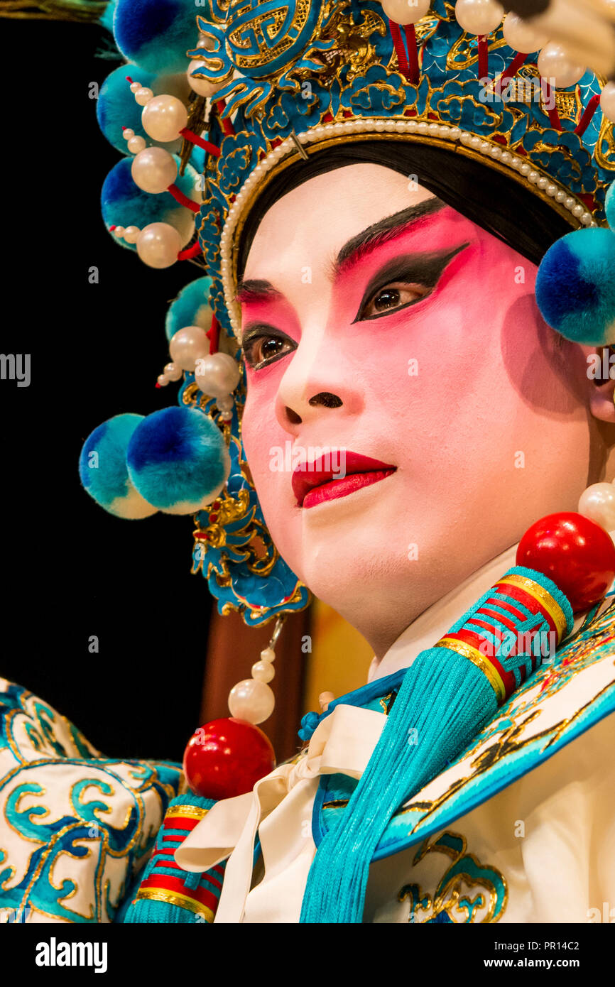 Opera Cinese performer, Ko Shan Theatre, Kowloon, Hong Kong, Cina, Asia Foto Stock