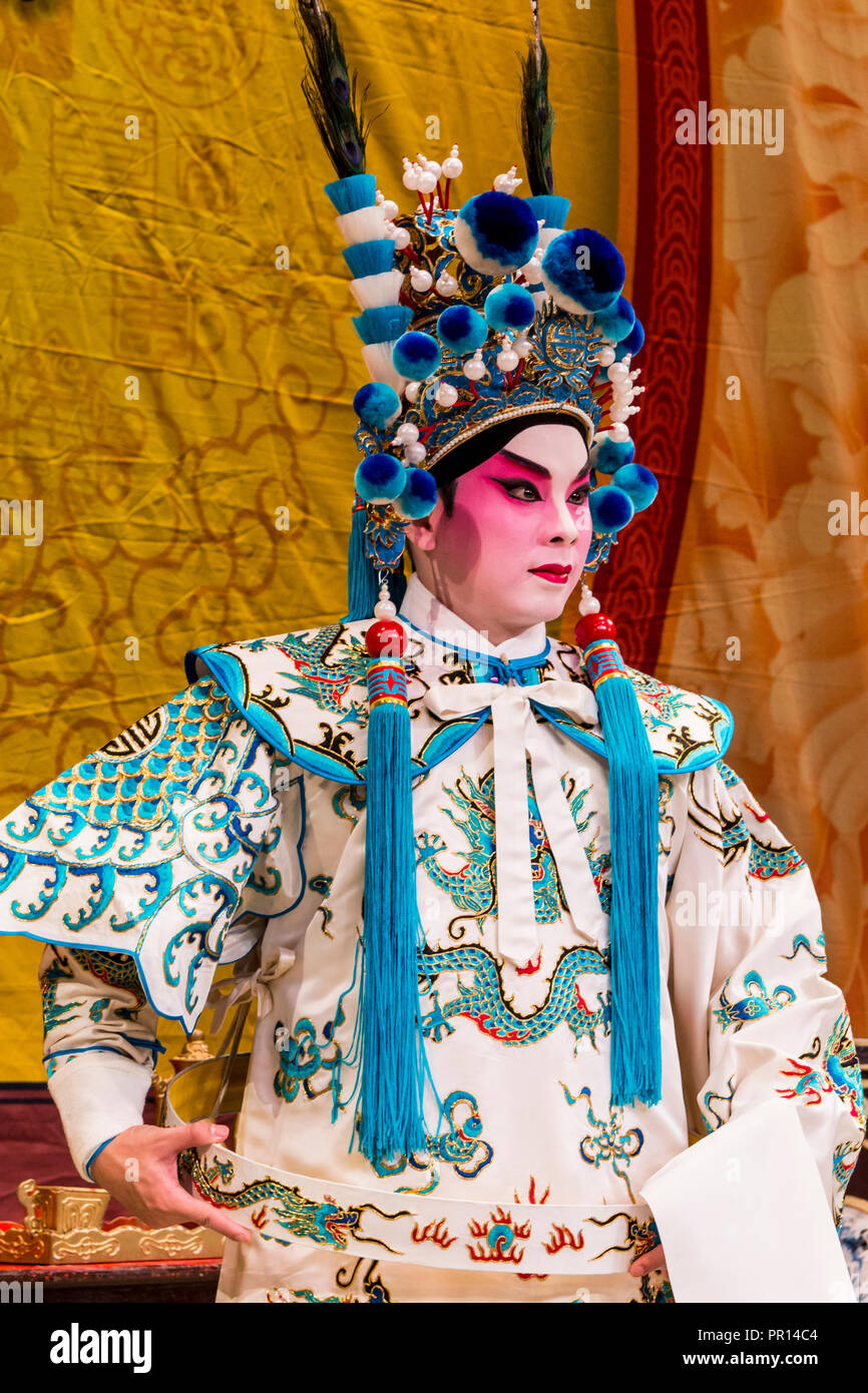 Opera Cinese performer, Ko Shan Theatre, Kowloon, Hong Kong, Cina, Asia Foto Stock
