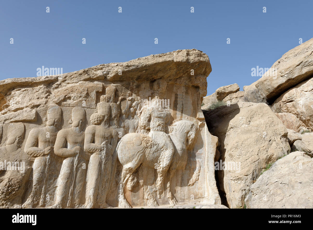 Sfilata di Shapur I, Naqsh-e Rajab, quattro sassanide bassorilievi del terzo secolo, Regione di Persepolis, Iran, Medio Oriente Foto Stock