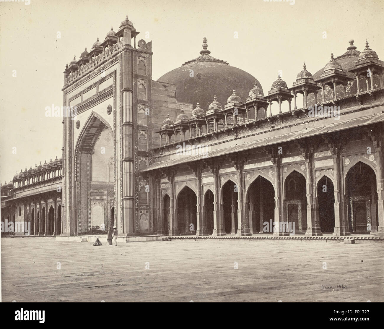 Futtypore Sikri; la moschea sul lato occidentale del quadrangolo; Samuel Bourne, inglese, 1834 - 1912, Fatehpur Sikri, India Foto Stock