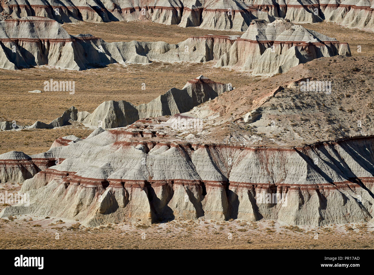 Badlands con strati di colore rosso, Hopi Prenotazione, Arizona, Stati Uniti d'America, America del Nord Foto Stock