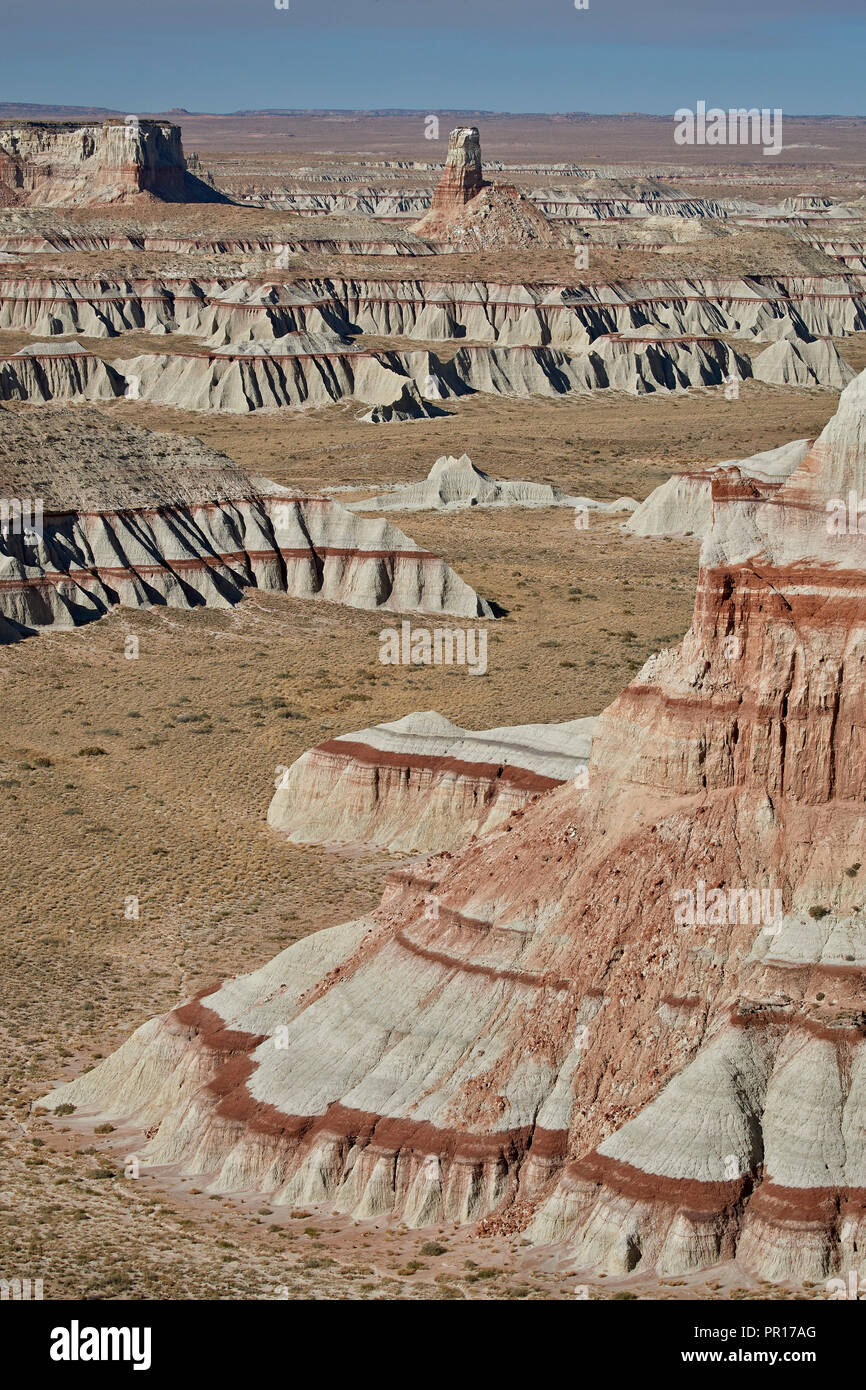 Badlands con strati di colore rosso, Hopi Prenotazione, Arizona, Stati Uniti d'America, America del Nord Foto Stock
