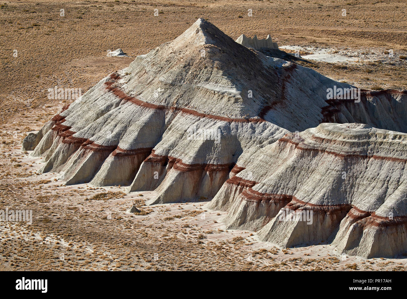 Badlands con strati di colore rosso, Hopi Prenotazione, Arizona, Stati Uniti d'America, America del Nord Foto Stock