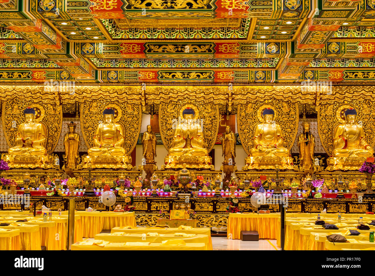 Grand Hall di Diecimila Buddha al Grande Buddha e il Monastero Po Lin, Isola di Lantau, Hong Kong, Cina, Asia Foto Stock