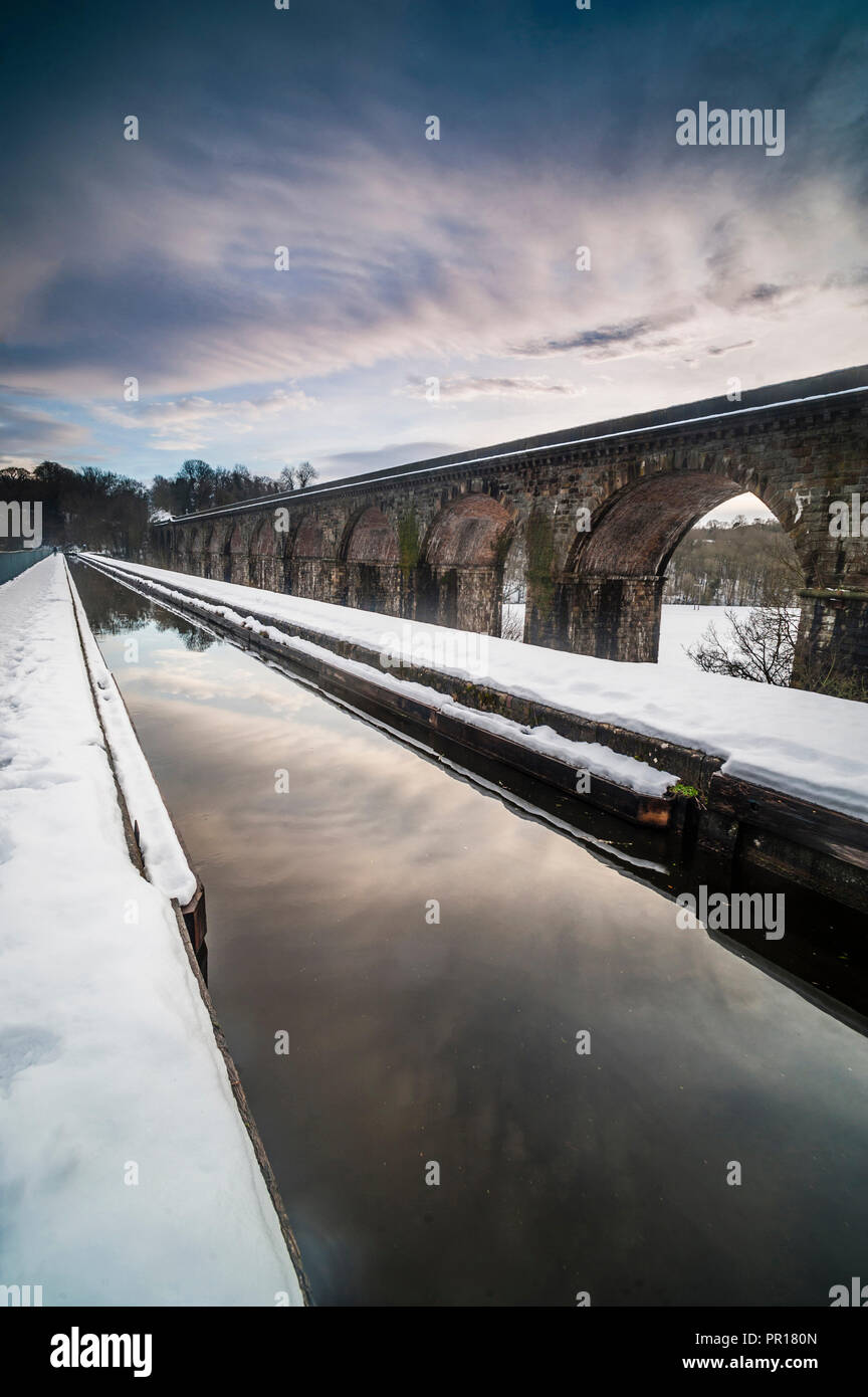 Chirk acquedotto, Llangollen Canal attraverso la valle Cieriog spanning in Inghilterra e nel Galles, Regno Unito, Europa Foto Stock