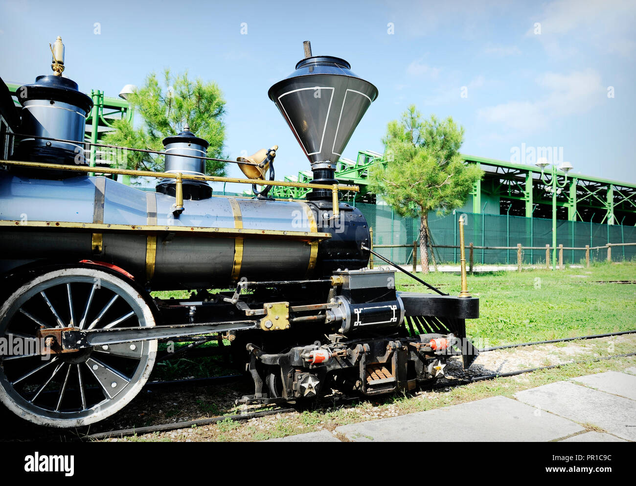 Il rendering di un locomotore vintage motore a vapore con copia spazio. Ravenna, Italia Foto Stock