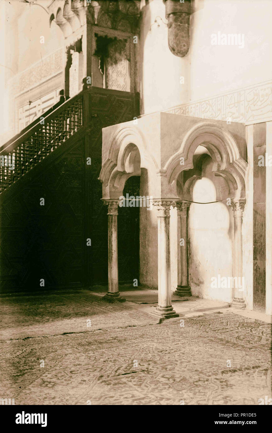 Hebron e dintorni Macpela. Monumento nel entrata della caverna. 1920, West Bank, Hebron Foto Stock