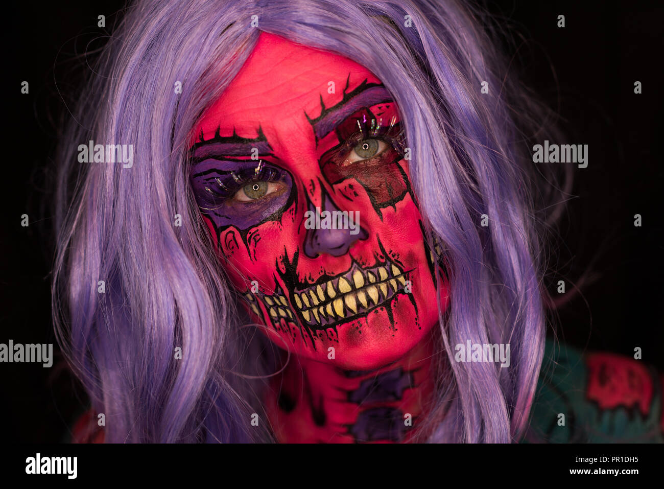 Donna con scary make-up sul viso Foto Stock