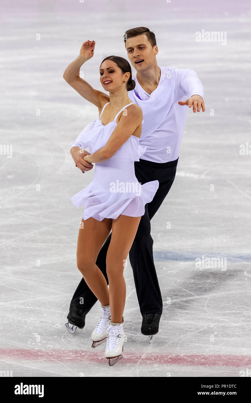 Natalja Sabijako e Alexander Enbert (OAR) durante il pattinaggio artistico Team competition presso i Giochi Olimpici Invernali PyeongChang 2018 Foto Stock