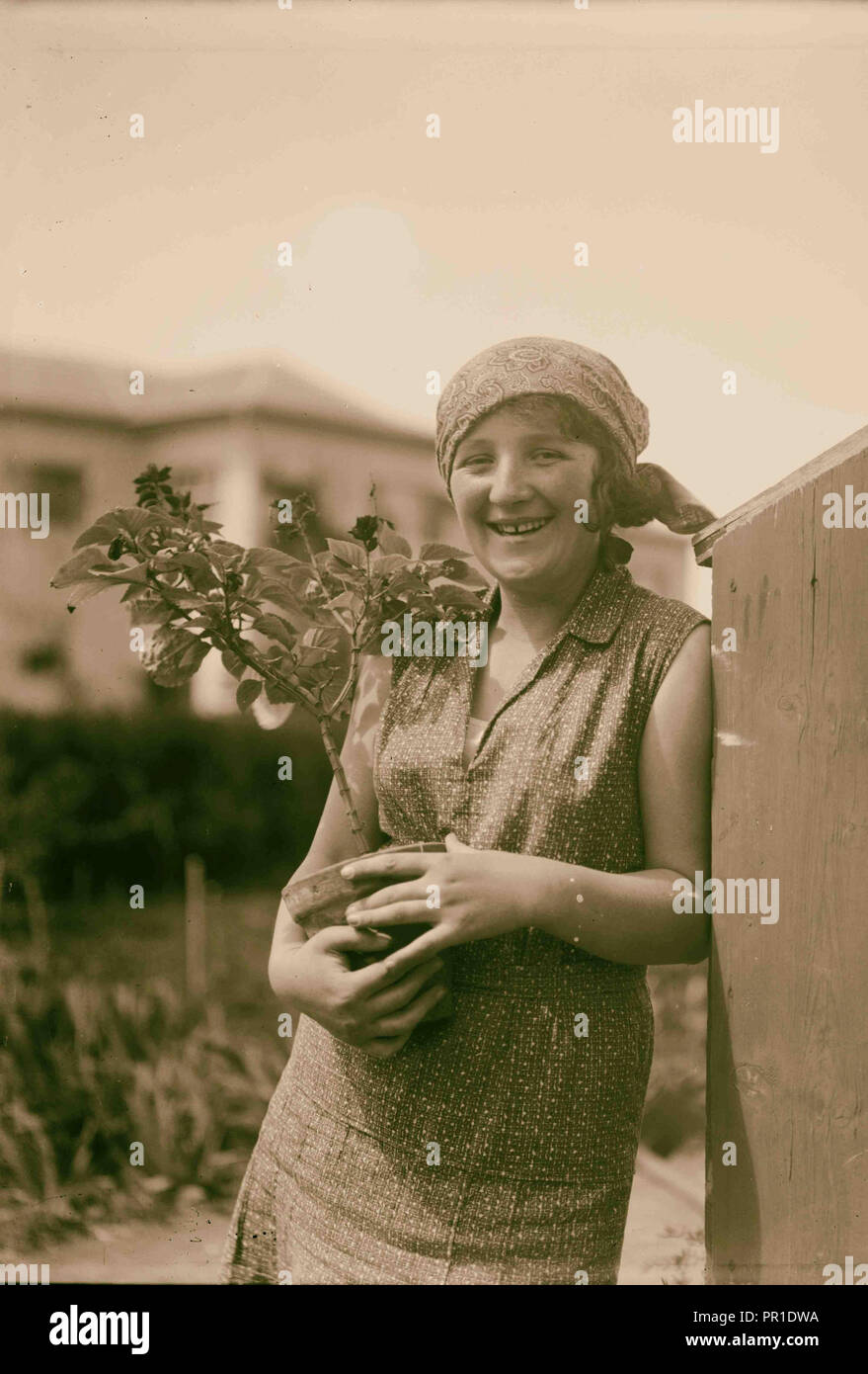 Nahalal. Ragazza scuola di formazione agricola. Una tipica ragazza studente. Ultimi arrivi dall Europa, agricoltura Foto Stock