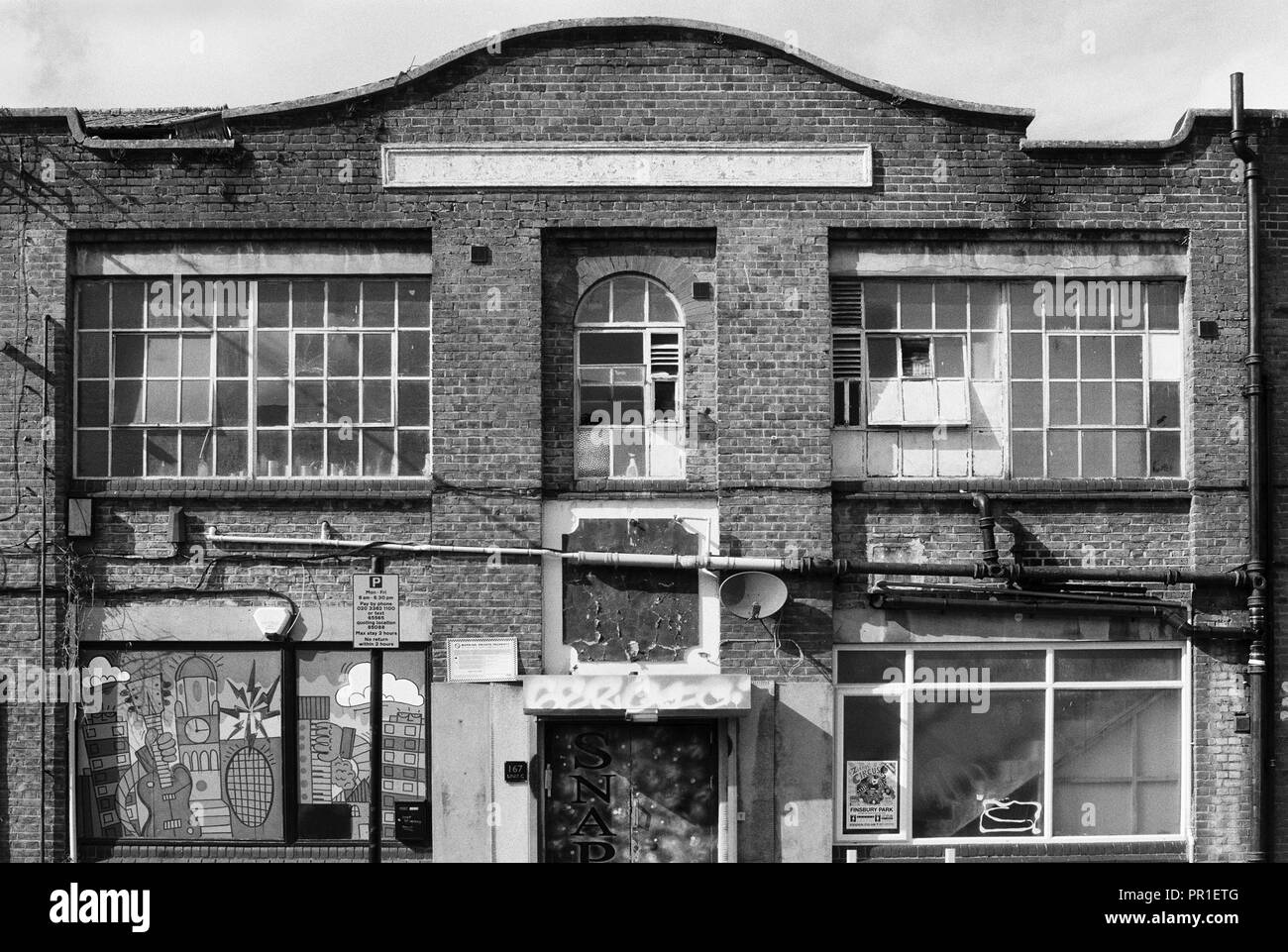 Parte anteriore di un magazzino convertito edificio di Harringay Warehouse District, North London REGNO UNITO Foto Stock