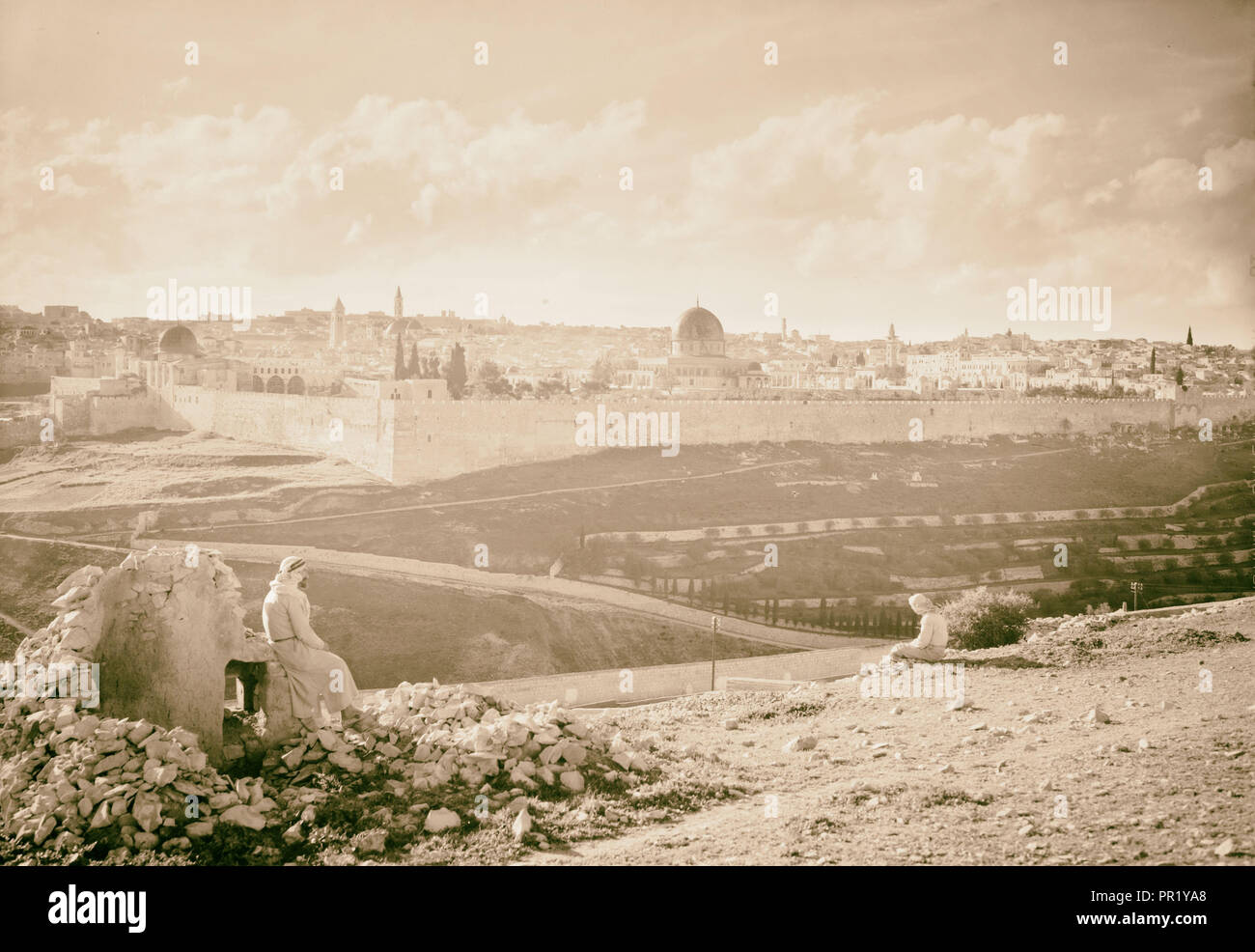Arte foto di Gerusalemme dalle pendici meridionali di Olivet sopra Gerico Rd. 1941, Gerusalemme, Israele Foto Stock