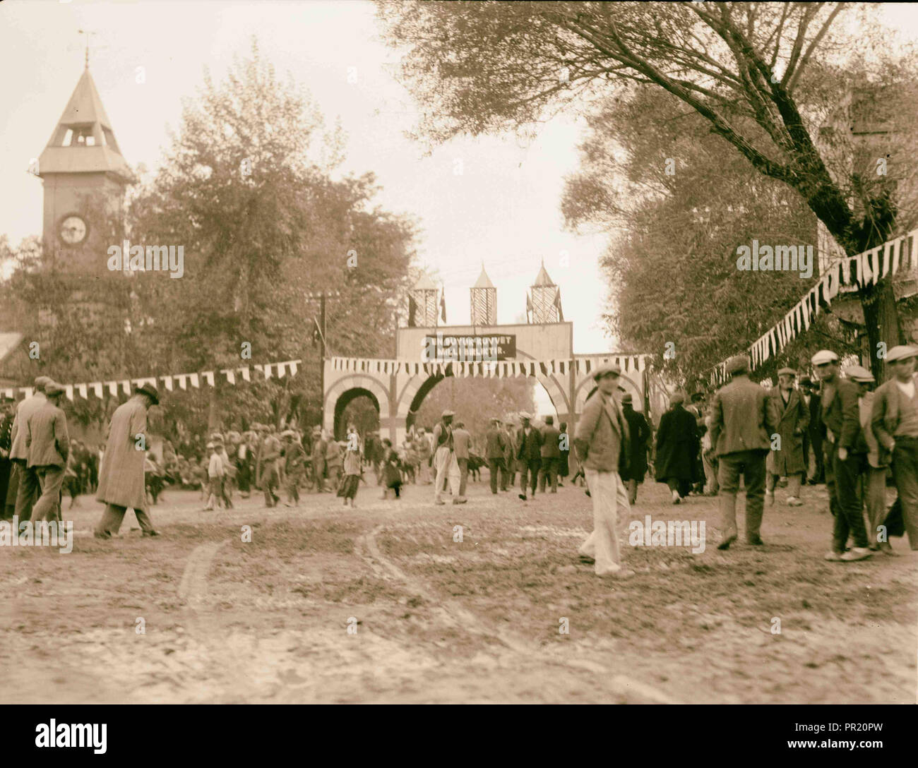 La Turchia. Kayserie. Decorate street sul Giorno della Costituzione. 1935, Turchia, Kayserie Foto Stock