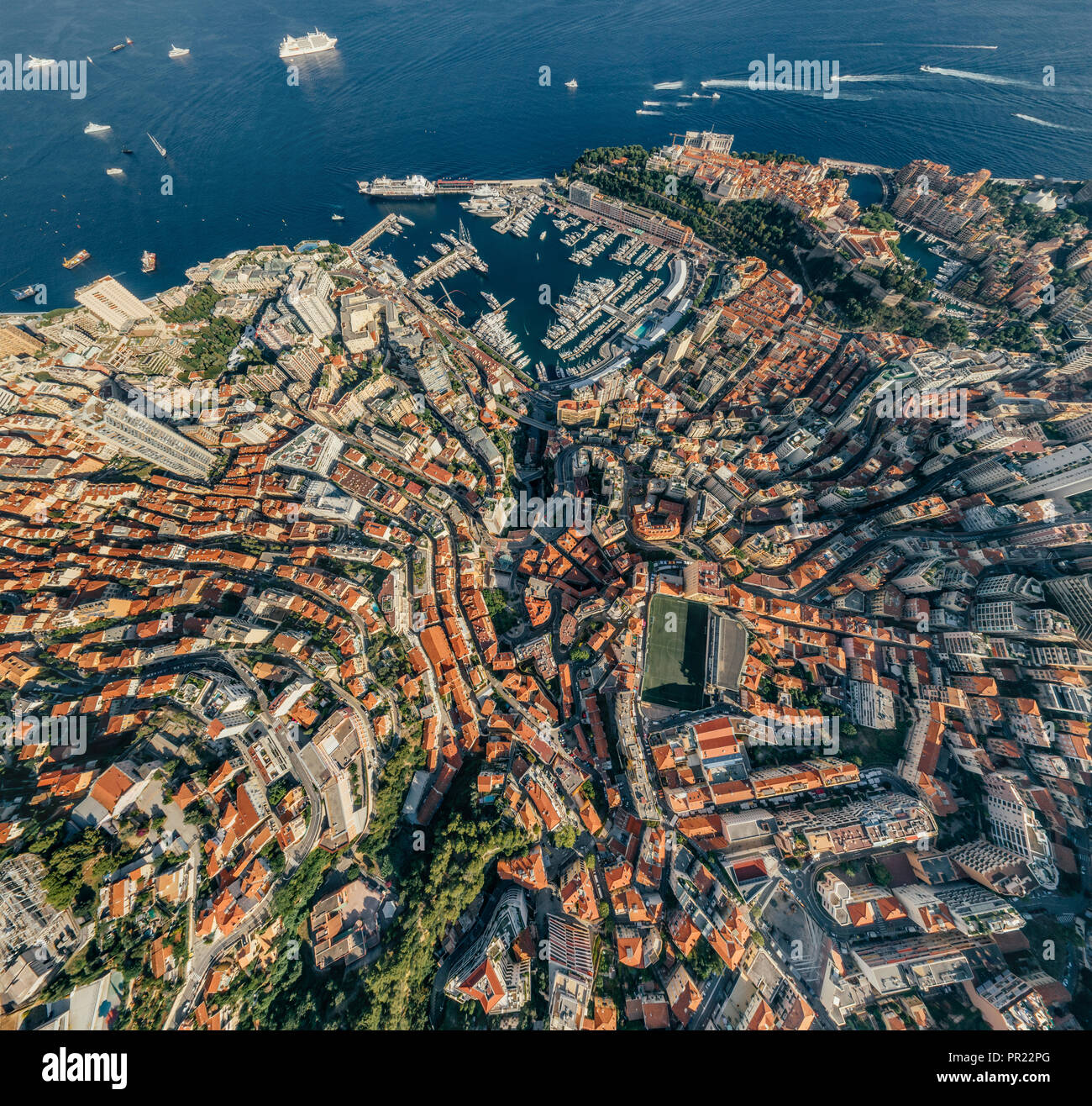 Le montagne a Monaco Montecarlo city riviera Drone estate aria foto 360 vr  virtual reality drone panorama Foto stock - Alamy