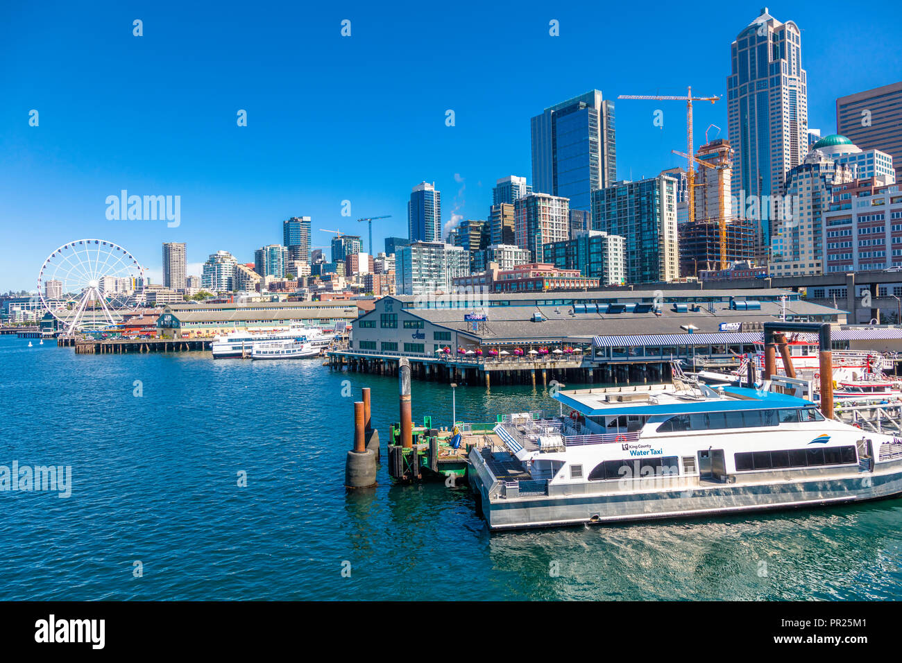 Il traghetto a waterfront area del porto di Seattle Washington negli Stati Uniti Foto Stock