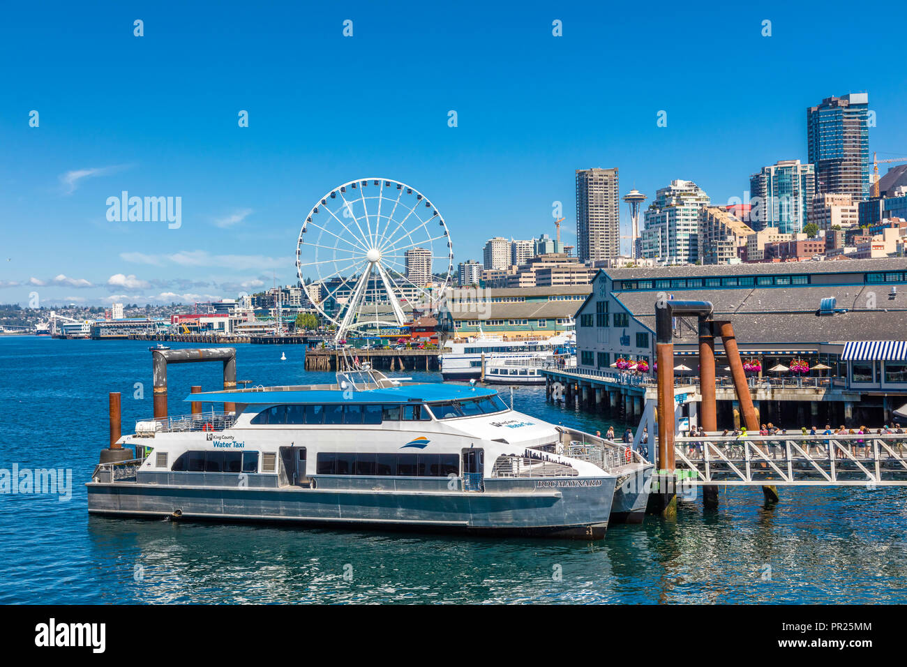 Il traghetto a waterfront area del porto di Seattle Washington negli Stati Uniti Foto Stock