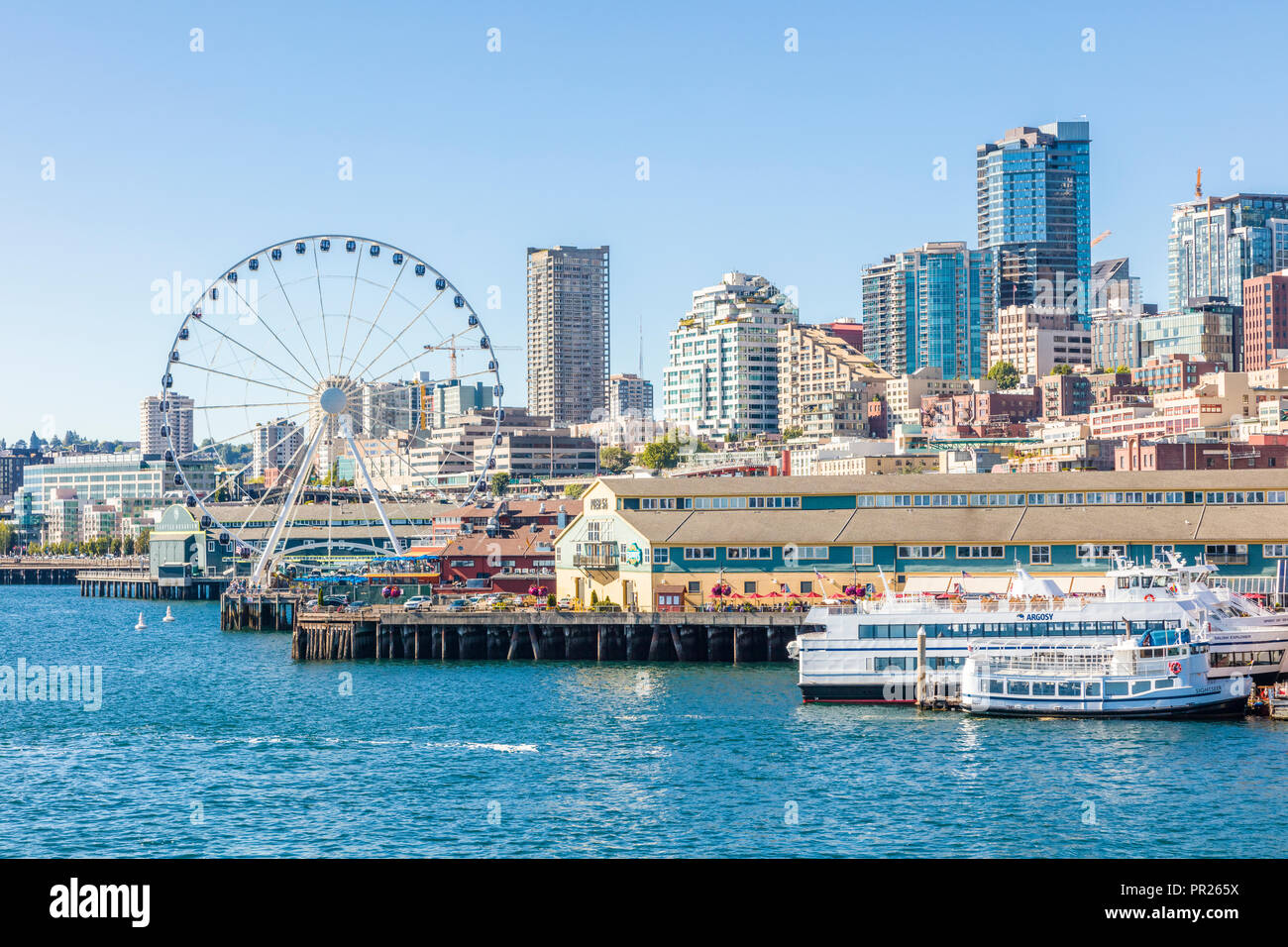 Traghetto e waterfront area del porto di Seattle Washington negli Stati Uniti Foto Stock
