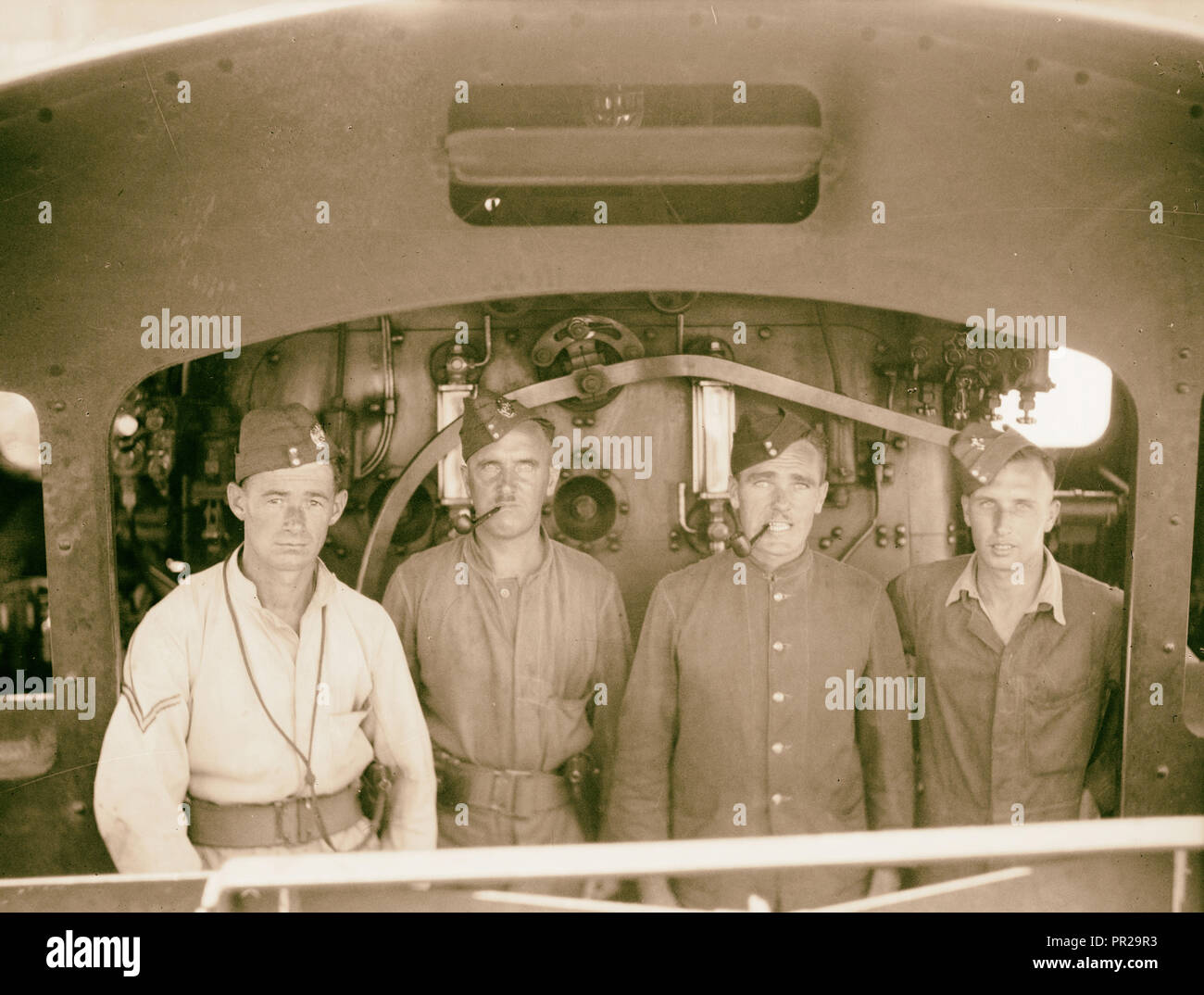 Disturbi della Palestina 1936. I Royal Engineers su una locomotiva della Palestina. 1936 Foto Stock