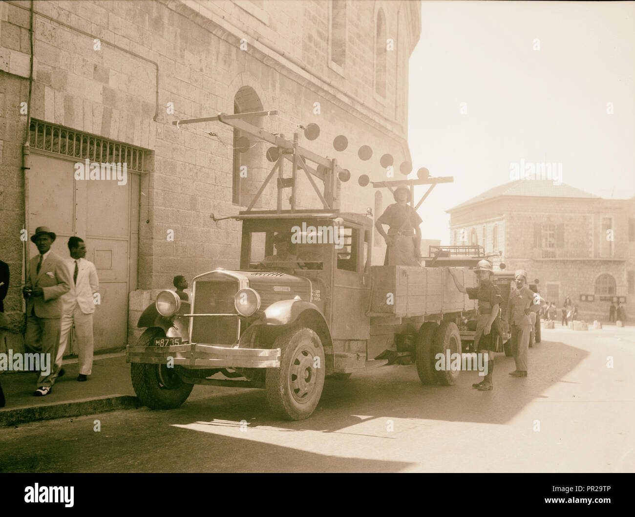 Compleanno del Re celebrazione army truck montato con radio apparato ricevente. 1936, Medio Oriente, Israele e/o la Palestina Foto Stock