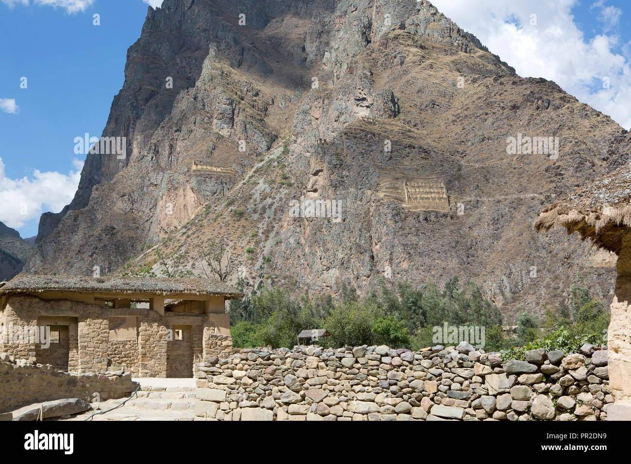 Rovine della vecchia fortezza inca di Ollantaytambo Perù Foto Stock