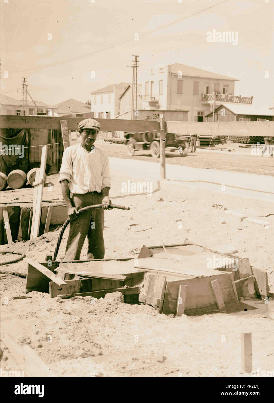 Colonie ebraiche e insediamenti. Tel Aviv. Fondazioni in calcestruzzo di una casa. 1920, Israele, Tel Aviv Foto Stock