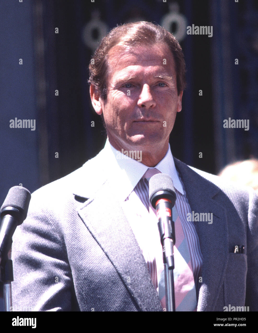 Attore, Roger Moore onorato a San Francisco durante il James Bond Day, 1985 Foto Stock