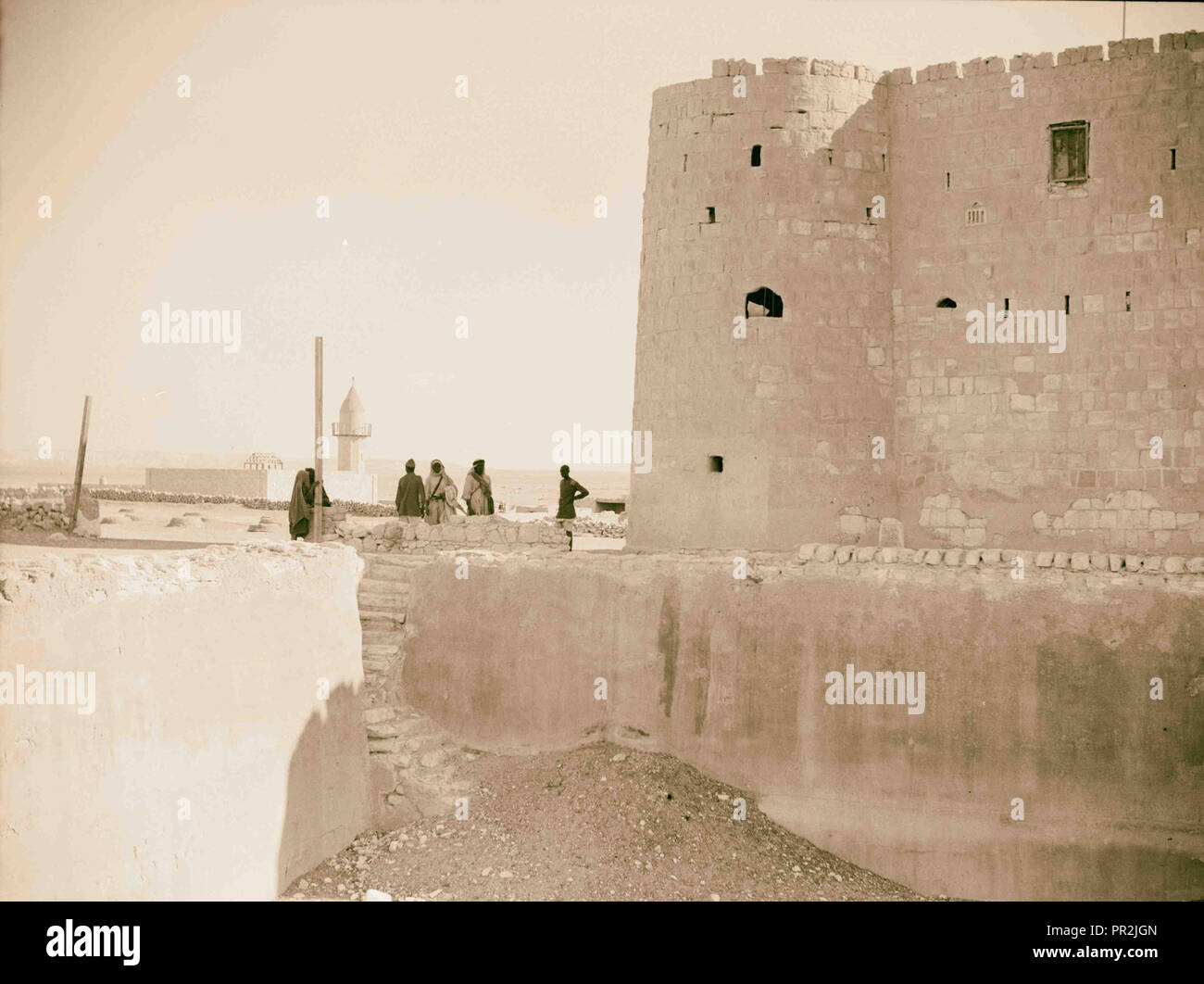 Nekhel. Ampio serbatoio d'acqua. E angolo della torre della fortezza. 1920, l'Egitto, Il Sinai Foto Stock