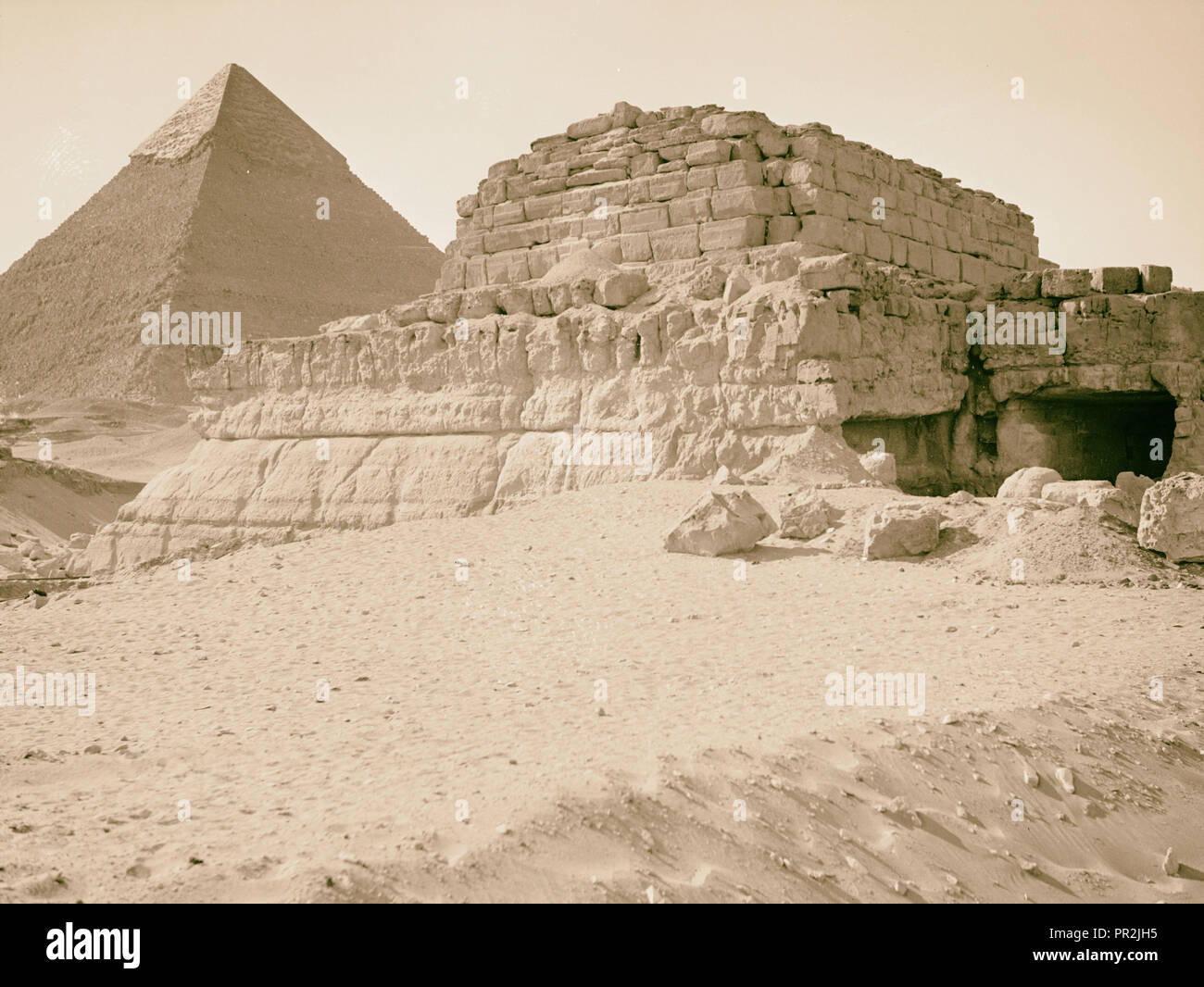 La quarta Piramide di Giza, ecc. (Recentemente scoperto). 1920, Egitto, Jīzah, Jizah Foto Stock