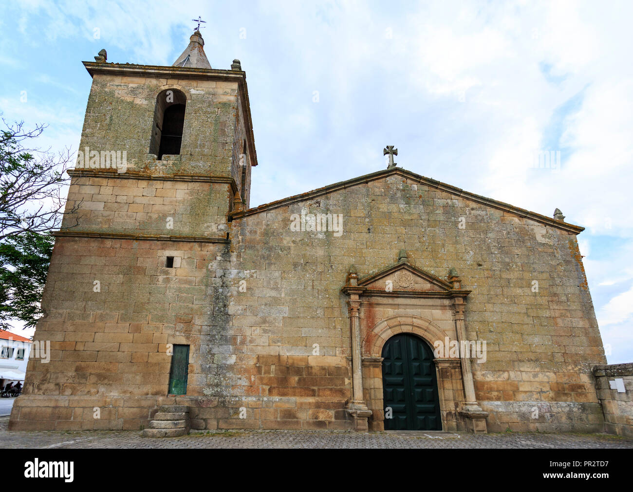 Facciata del manierista chiesa parrocchiale, con perfetta portico ad arcate inquadrate in un alfiz con pilastri di stelo scanalato sormontato da un frontone triangolare, Foto Stock