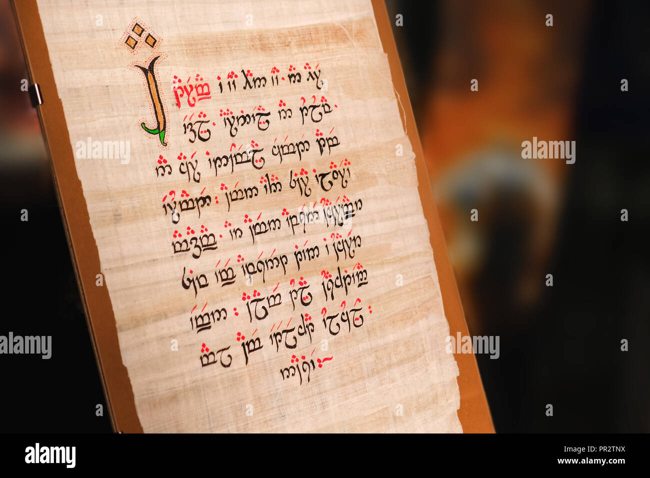 Manoscritto elfico testo scritto su pergamena di seta creato da Tolkien Foto Stock