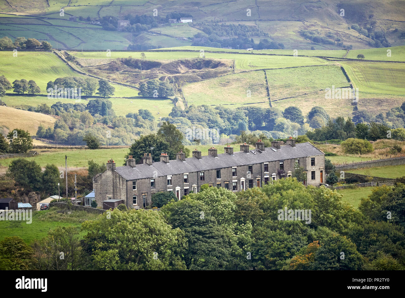 Stock abitativo nel rurale valley village Denshaw Saddleworth in una parrocchia civile del Metropolitan Borough di Oldham, Greater Manchester, Inghilterra Foto Stock