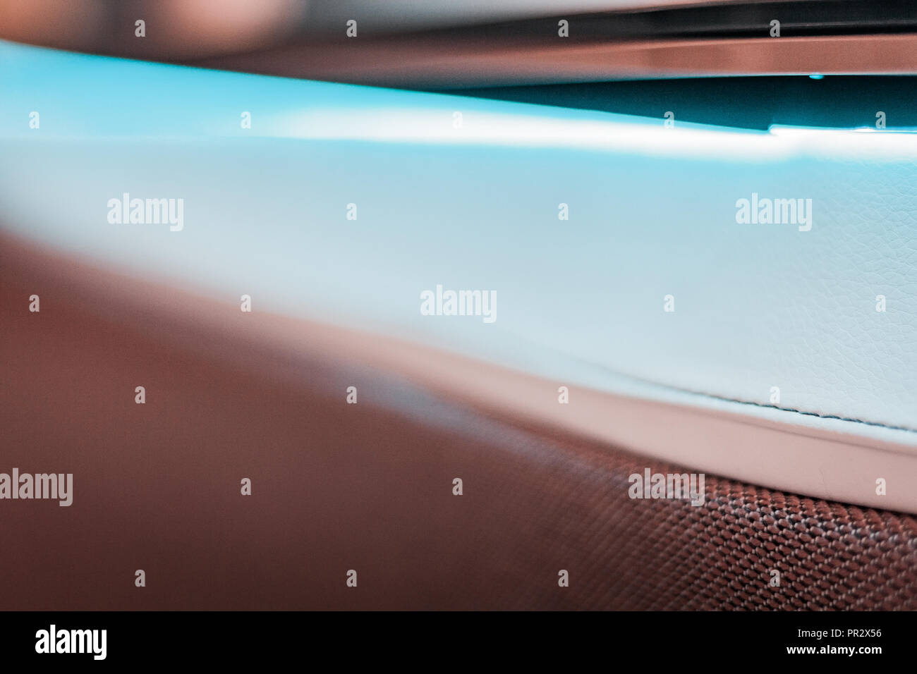 Il legno e il led di design di interfaccia. Il futuristico design interno con bordi morbidi dettagli da un nuovo concetto per yacht e navi della navigazione. Foto Stock