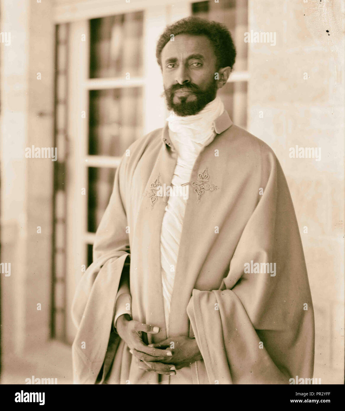 Haile Selassie in accappatoio. 1923, Medio Oriente, Israele e/o la Palestina Foto Stock