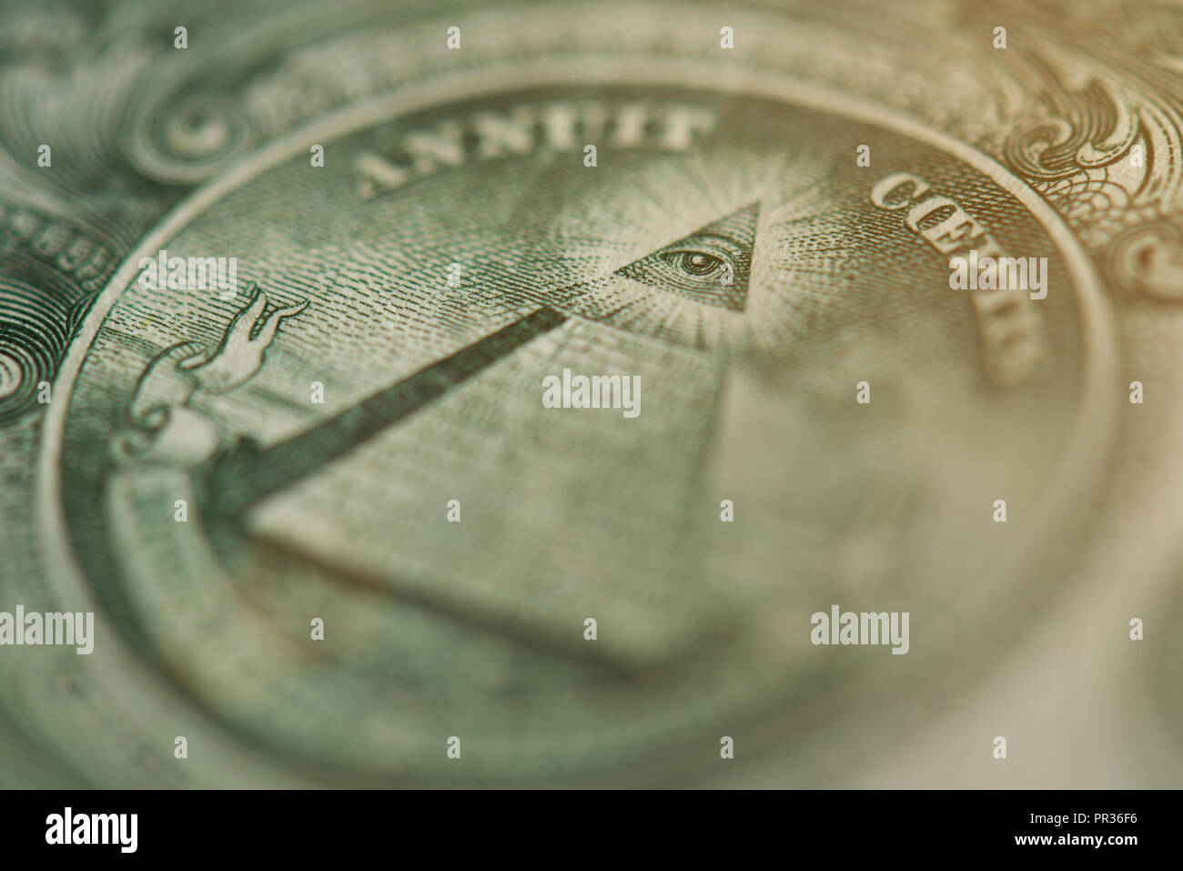 La guarnizione grande piramide con occhio sulla banconota del dollaro vista ravvicinata Foto Stock