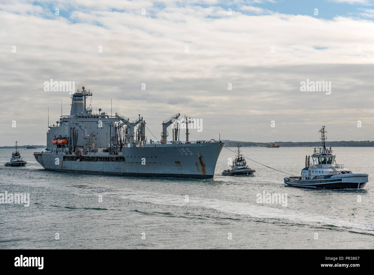 La Marina degli Stati Uniti di rifornimento ausiliario tanker USNS Leroy Grumman (T-AO 195) arrivando a Portsmouth, nel Regno Unito il 28 settembre 2018. Foto Stock