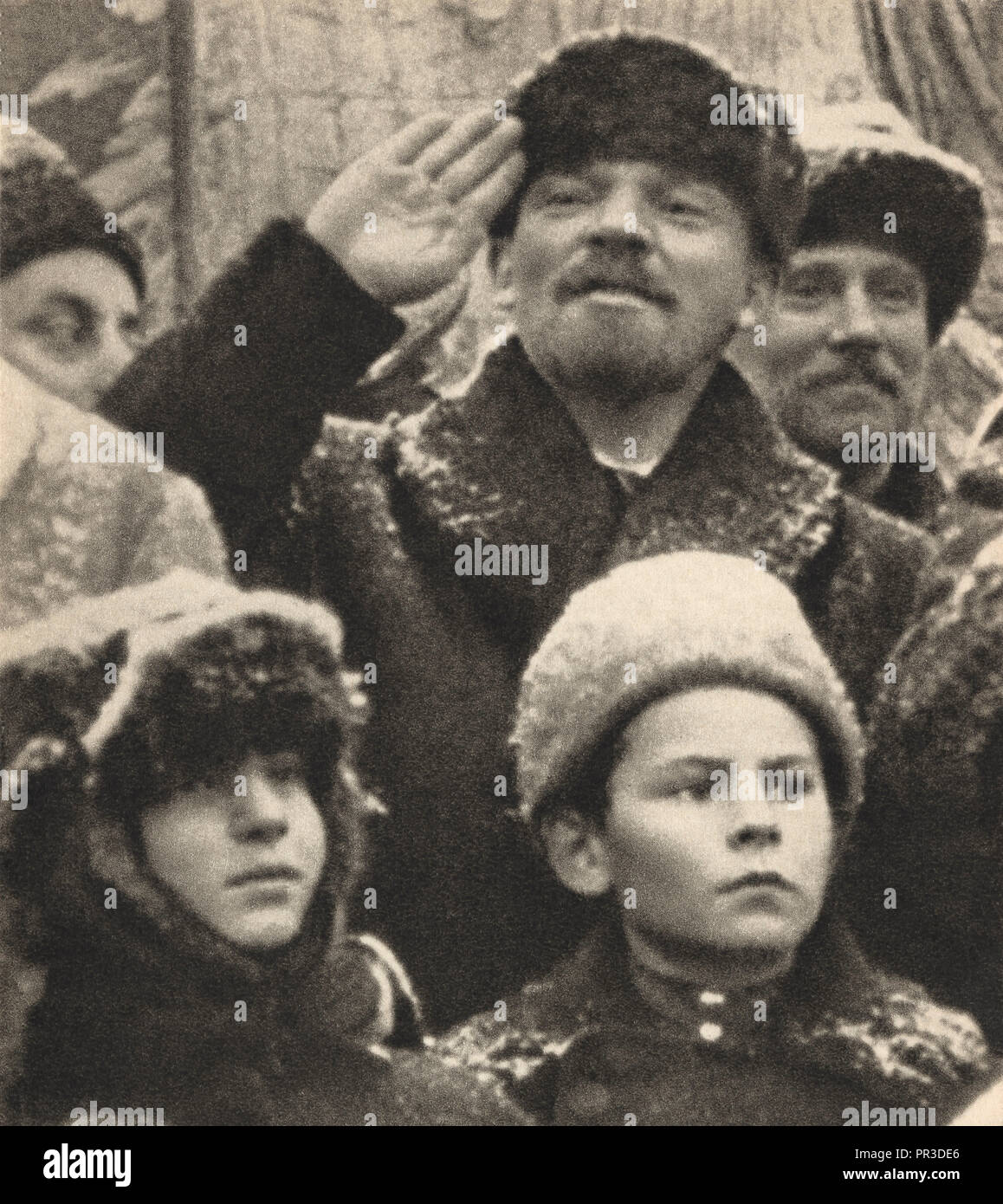 Vladimir Ilyich Ulyanov Lenin nella Piazza Rossa di Mosca, 7 novembre 1919 Foto Stock
