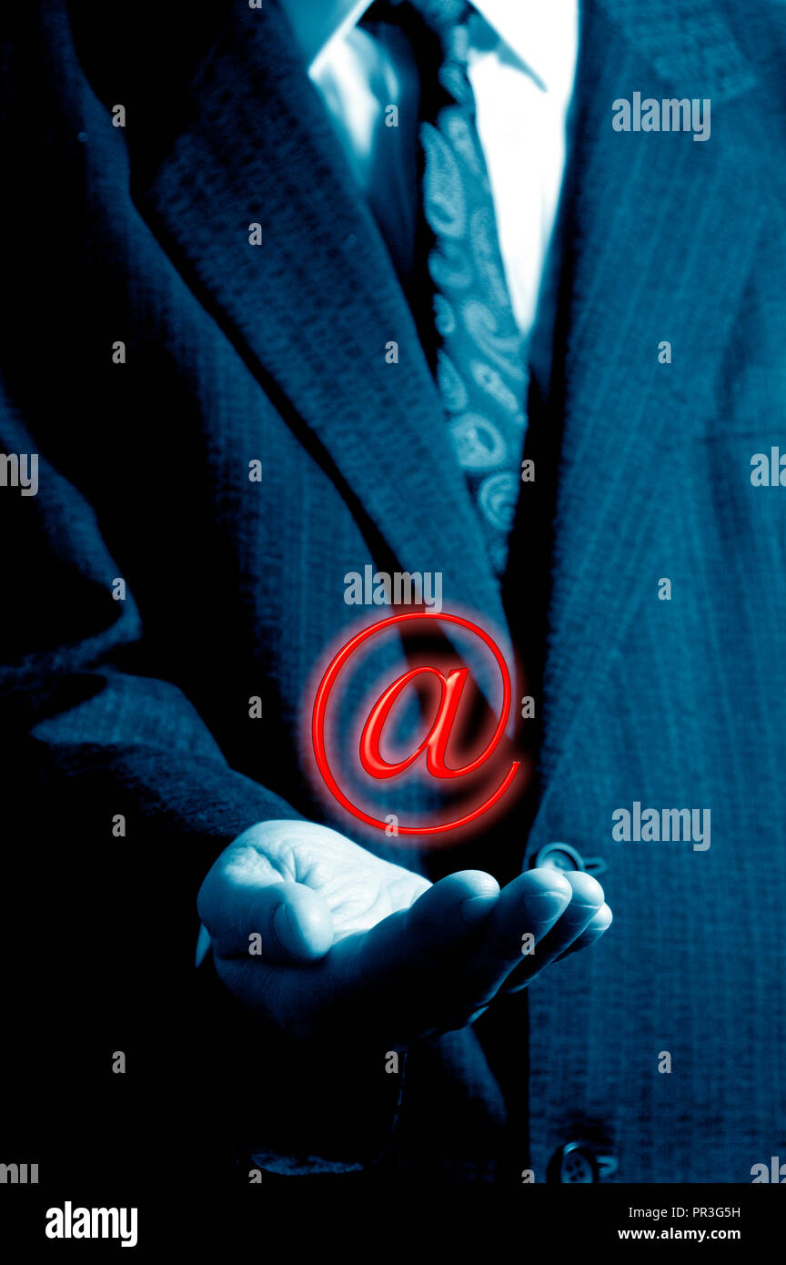 Imprenditore e la posta elettronica per la concezione di business Foto Stock