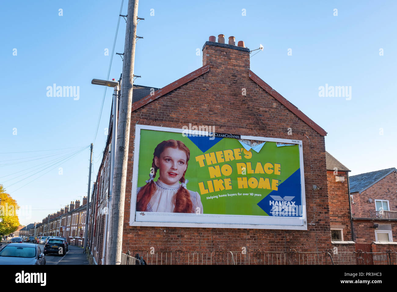 Vi,s nessun luogo come casa , un Halifax affissioni su parete esterna in Crewe Cheshire Regno Unito Foto Stock