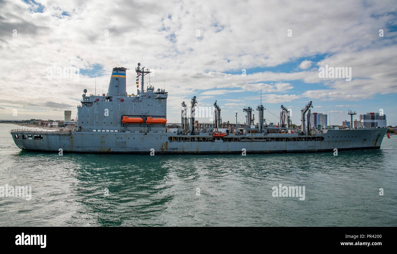 La Marina degli Stati Uniti di rifornimento ausiliario tanker USNS Leroy Grumman (T-AO 195) arrivando a Portsmouth, nel Regno Unito il 28 settembre 2018. Foto Stock