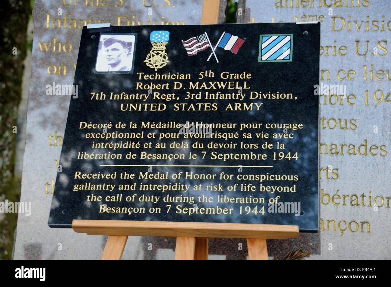 Una placca di onorare la più antica Medal of Honor destinatario, Robert D. Maxwell, è stato presentato nel corso di una cerimonia che si terrà il 7 settembre 7, 2018 a Besancon, Francia. Robert coraggiosamente esultato sulla parte superiore di una granata per salvare compagni soldati nel comando posto di osservazione in cui essi erano stati combattimenti. Foto Stock